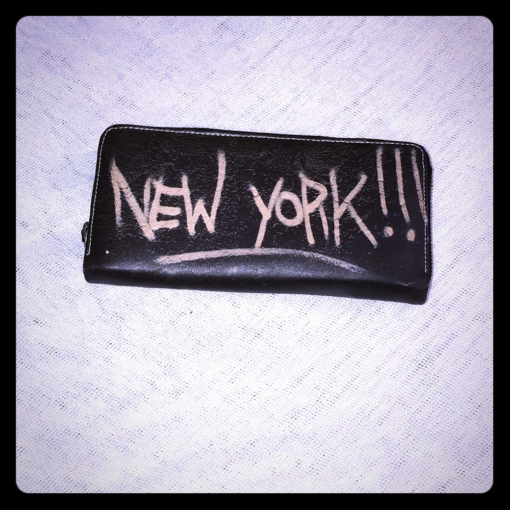 Studio Manhattan Art and Design zip around wallet